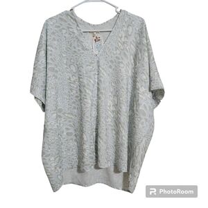 NWT Jodiful animal print top